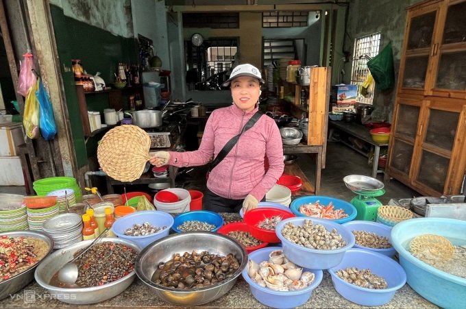 Hundred-dish snail shop in Nha Trang