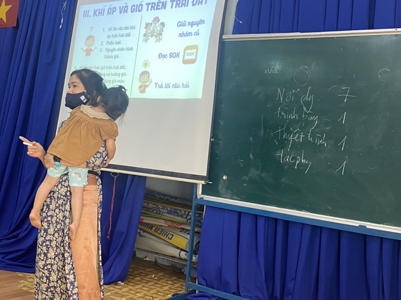 The instructor needed to carry her little one to the lecture corridor, the true cause behind it was much more poignant