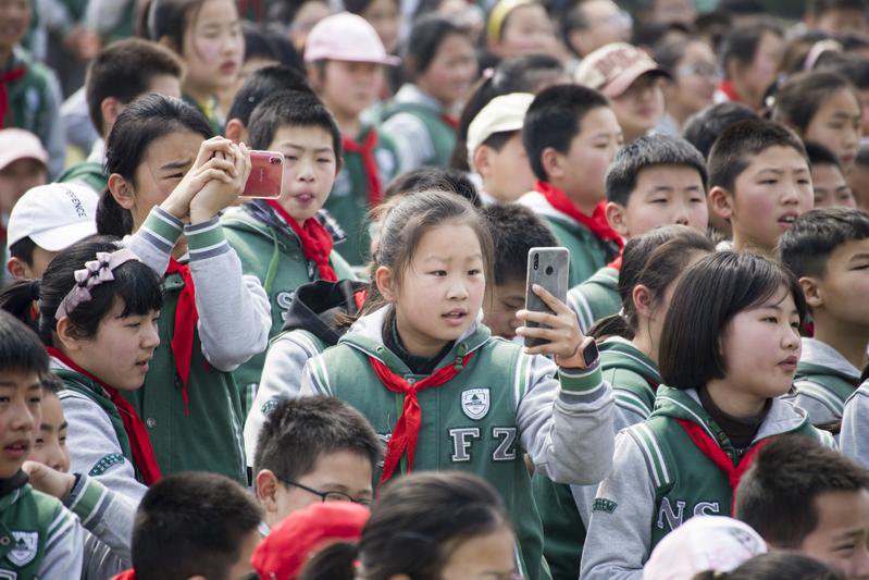 China booms in service to assist customers overcome cellphone dependancy