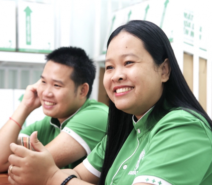 Couple who ‘eat on the ground, work on the tree’