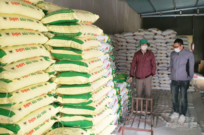 Farmers deal with hiked fertiliser prices