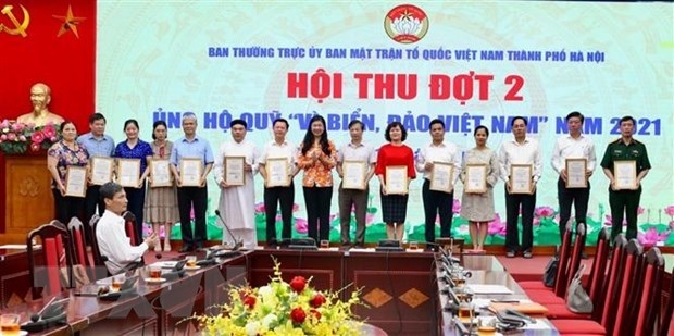 Hanoi calls for donations to sea, island fund