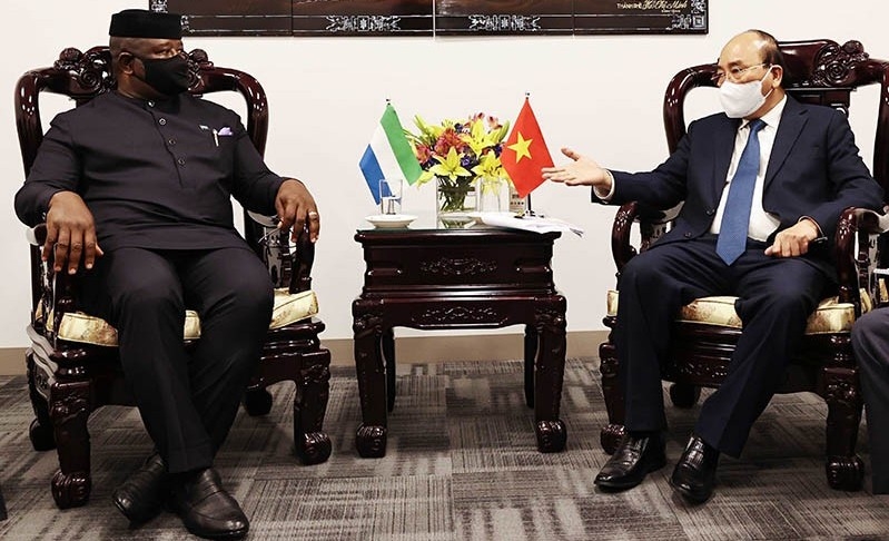 President of Sierra Leone begins official visit to Vietnam