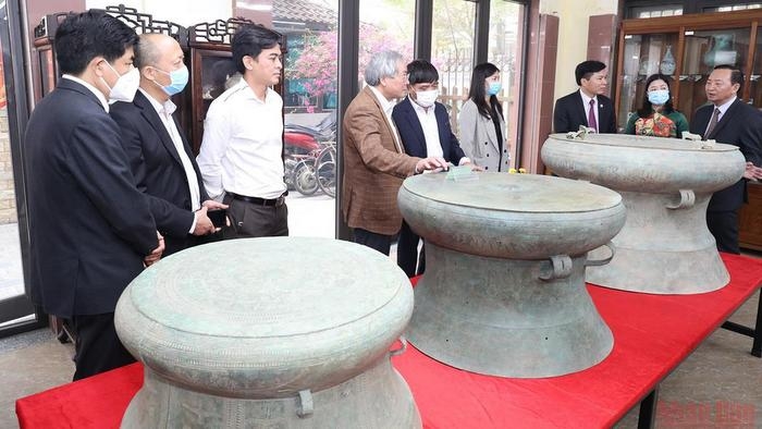 Vietnamese antiques on display in Ninh Binh province