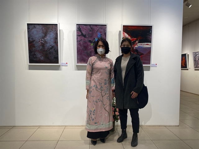 Solo exhibition shows Art Brut paintings