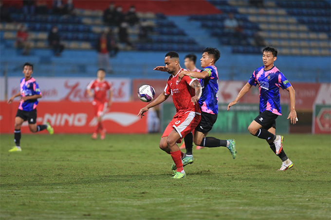 Spectacular competitors, Hoang Duc and his teammates monopolize the highest of the V-League