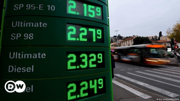France to offer fuel rebate to cushion soaring prices - PM