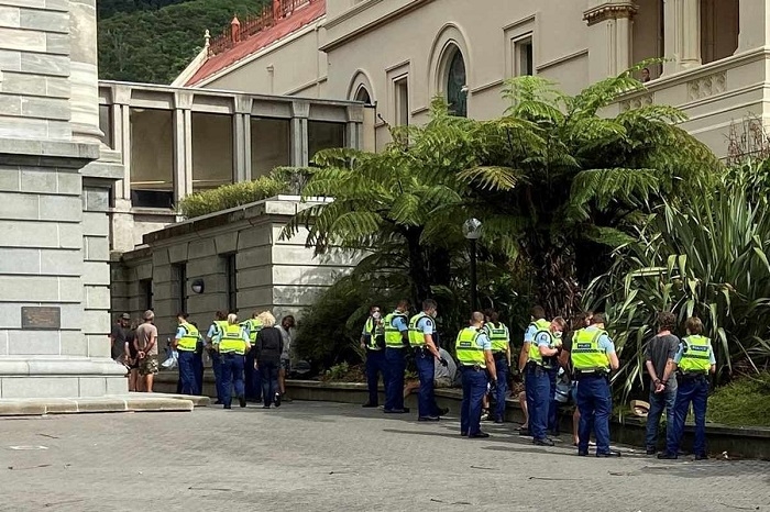 New Zealand police move to end anti-vaccine mandate protests