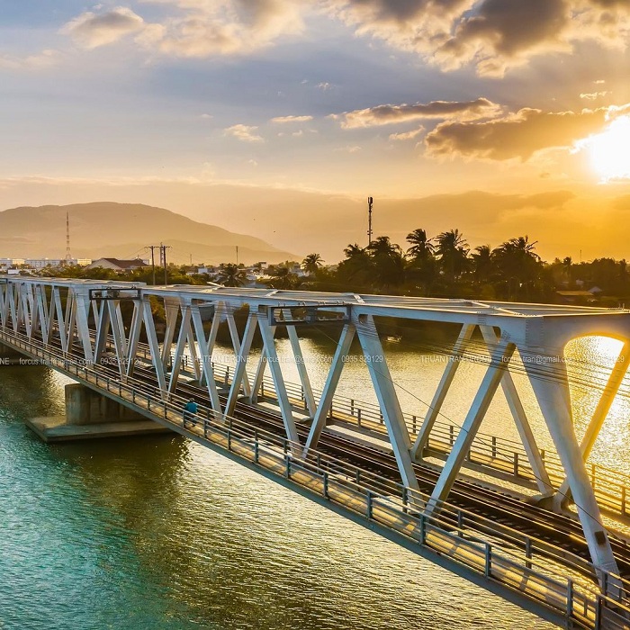 Discovered the nostalgic and vintage Nha Trang iron bridge, only beautiful to extremely beautiful on pictures