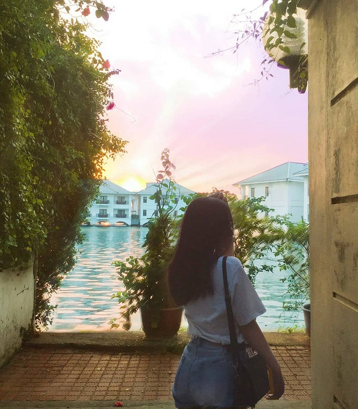 Drawing beautiful youth in the virtual alleys of love language throughout Vietnam