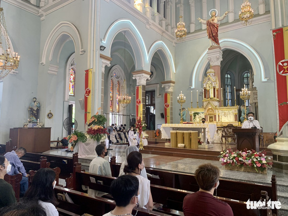 Foreigners attend Easter masses in Ho Chi Minh City