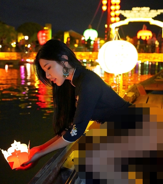 Malaysian adult model apologises for trouserless áo dài photos