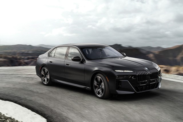 BMW 7-Sequence 2023 launched: The design is totally modified, controversial