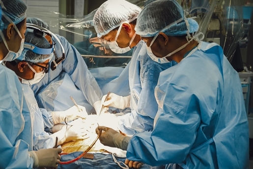 President praises hospital for successful liver transplantation for 9-month-old child