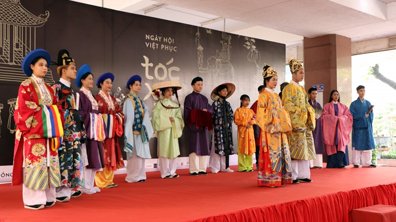Vietnamese young people play their part in reviving culture