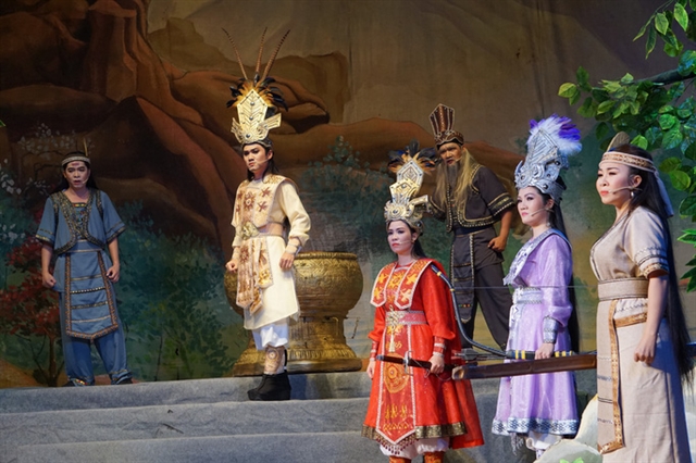Reformed opera play on national heroines celebrates National Reunification Day