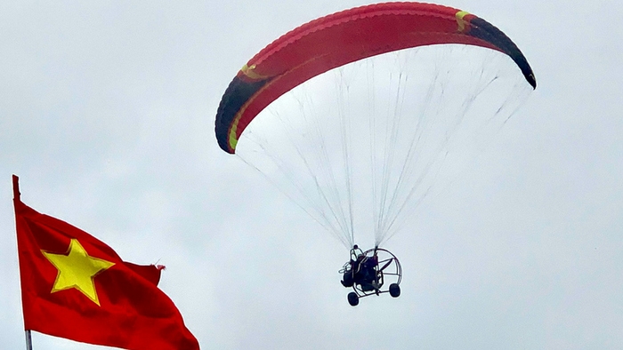 Lai Chau holds third Open Putaleng Paragliding Tournament