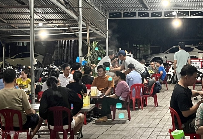 The unnamed fish hotpot restaurant attracts hundreds of customers in Tay Ninh
