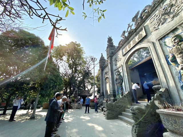 Tourists flock to Hùng Kings' Temple for festival