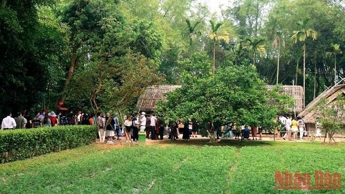 Tourism bustle during Hung Kings commemoration holiday