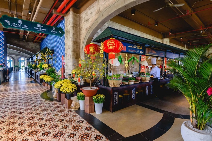 What’s delicious to eat at Ba Den mountain? Which is the cheapest place?