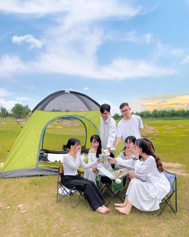 Camping at Dau Tieng Lake – a “side-by-side” experience in Ho Chi Minh City is being loved by many people: The full set of experiences is here!￼