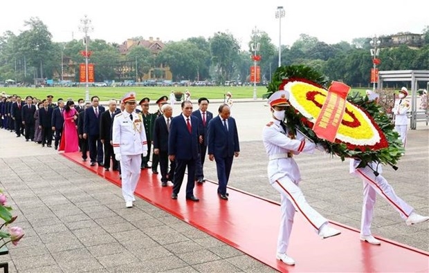 Leaders pay homage to President Ho Chi Minh on birth anniversary