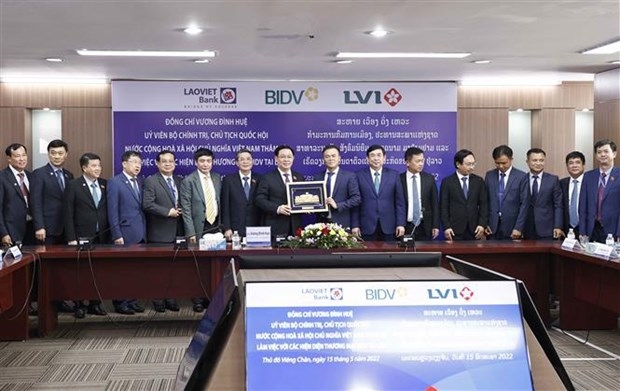 NA Chairman visits Lao - Viet Bank in Vientiane
