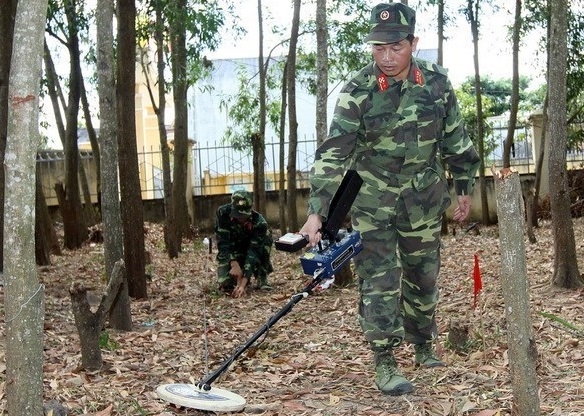 Quang Binh works hard on bomb and mine clearance
