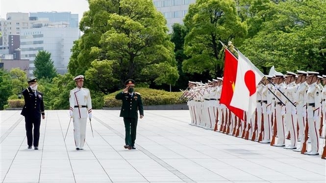 Vietnam, Japan beef up ground forces cooperation