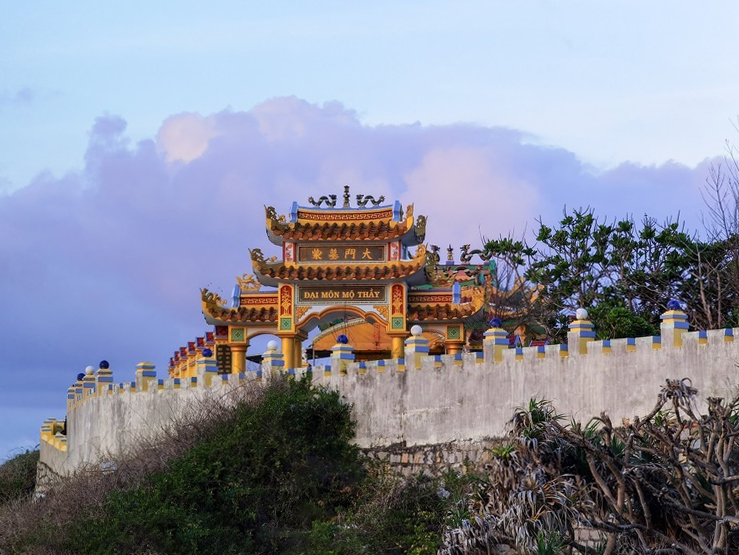 TRAVEL GUIDE Phu Quy island