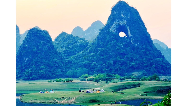 Nui Thung: the angel eye of the mountain in Cao Bang Province