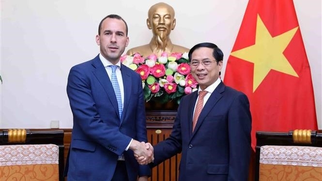 Minister of Foreign Affairs suggests Vietnam, Italy expand cooperation