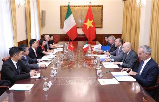 Vietnam, Italy hold 4th political consultation