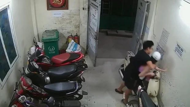 What did the pervert who broke right into a hostel and sexually assaulted a woman in Hanoi confessed on the police station?