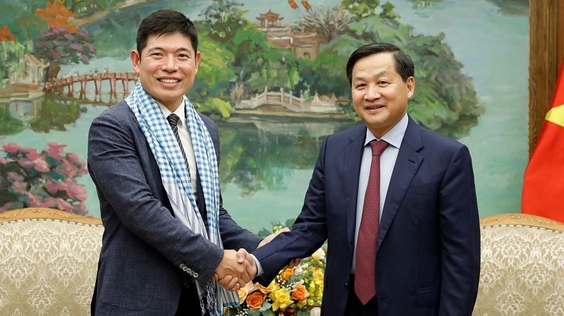 Deputy PM Le Minh Khai receives Grab leader