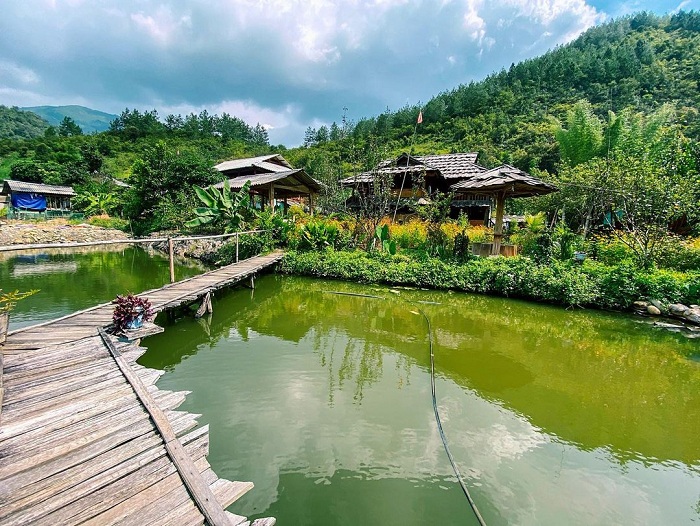 Experiencing Ban Luot hot spring, soaking while watching the scenery is ...