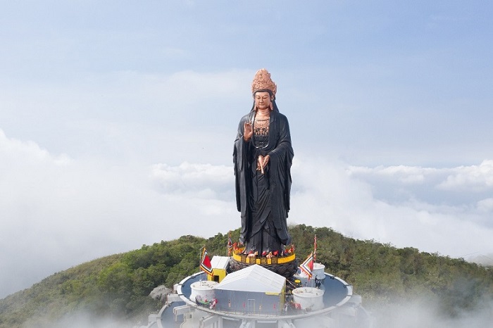 Famous temples in Tay Ninh must come once