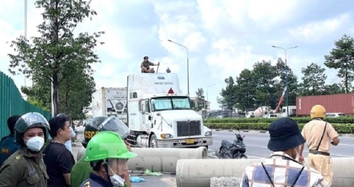 A younger man carries a sword, climbs onto the roof of a container truck and meditates