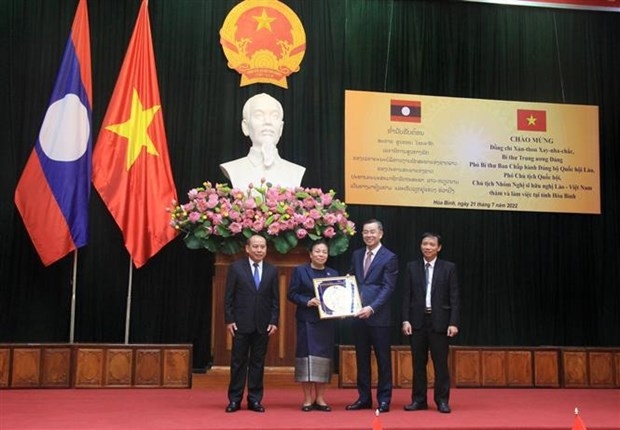 Lao NA Vice President visits Hoa Binh