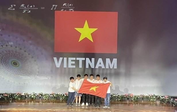 President commends medalists in 2022 International Olympiads