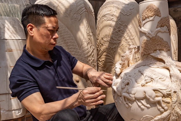 Vietnamese pottery maker sets two Guinness World Records