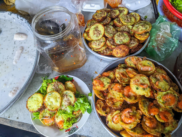 This 40-year-old ‘banh khot’ stall in Ho Chi Minh often sells out in just one hour