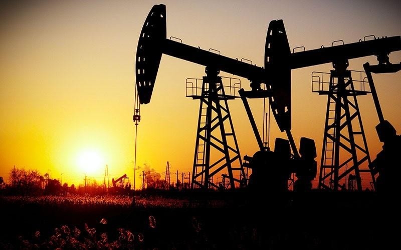 Economic recession curbs oil prices
