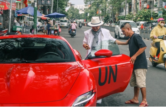 Ms. Le Hoang Diep Thao and her ‘transformation’ whereas Mr. Vu was immersed in his ardour for supercars