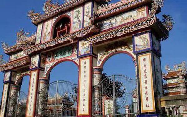 Close-up of the most luxurious and magnificent “city of tombs” in Thua Thien Hue