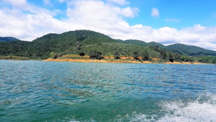 Feel a peaceful corner by Ham Thuan Lake, Binh Thuan