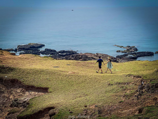 Going home to avoid the epidemic, 9X decided to stay on Phu Quy island to take pictures of the fishing village, every month there are nearly a hundred guests