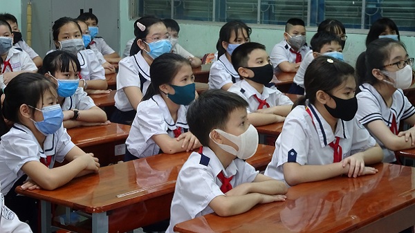 Hanoi formally introduced the back-to-school time, particularly for grade 1 college students