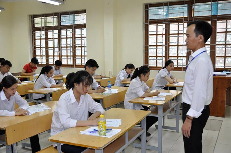 Highschool commencement charge in 2022 shouldn’t be equal to 2021
